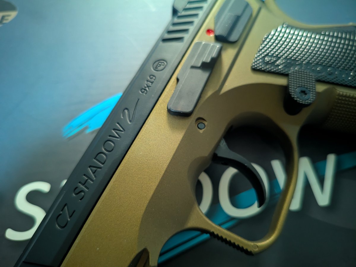 flex_tokai's tweet photo. 朝ですが、czシャドウのトリガーピンが戻ったので使い倒したいと思います。
まずはco2ボンベ50本。 https://t.co/mw47ZOEooo