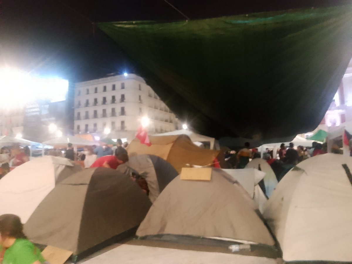 MetinMadrid's tweet photo. Still here in Puerta del Sol and thinking, after a load of cameras and comments about how social media has changed politics in many ways for the worse. In both sides, there is an attempt to turn politics into the luxury of opposition. Ernie Bevin didn't want to be in opposition. https://t.co/fBsl6LRI3v