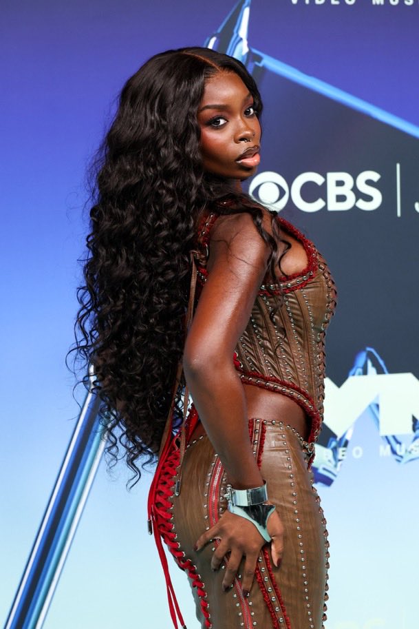 rach_6977's tweet photo. THIS IS ABSOLUTE MADNESS. 

OLANDRIA FOR THE VMAs https://t.co/GzlpfgN48N