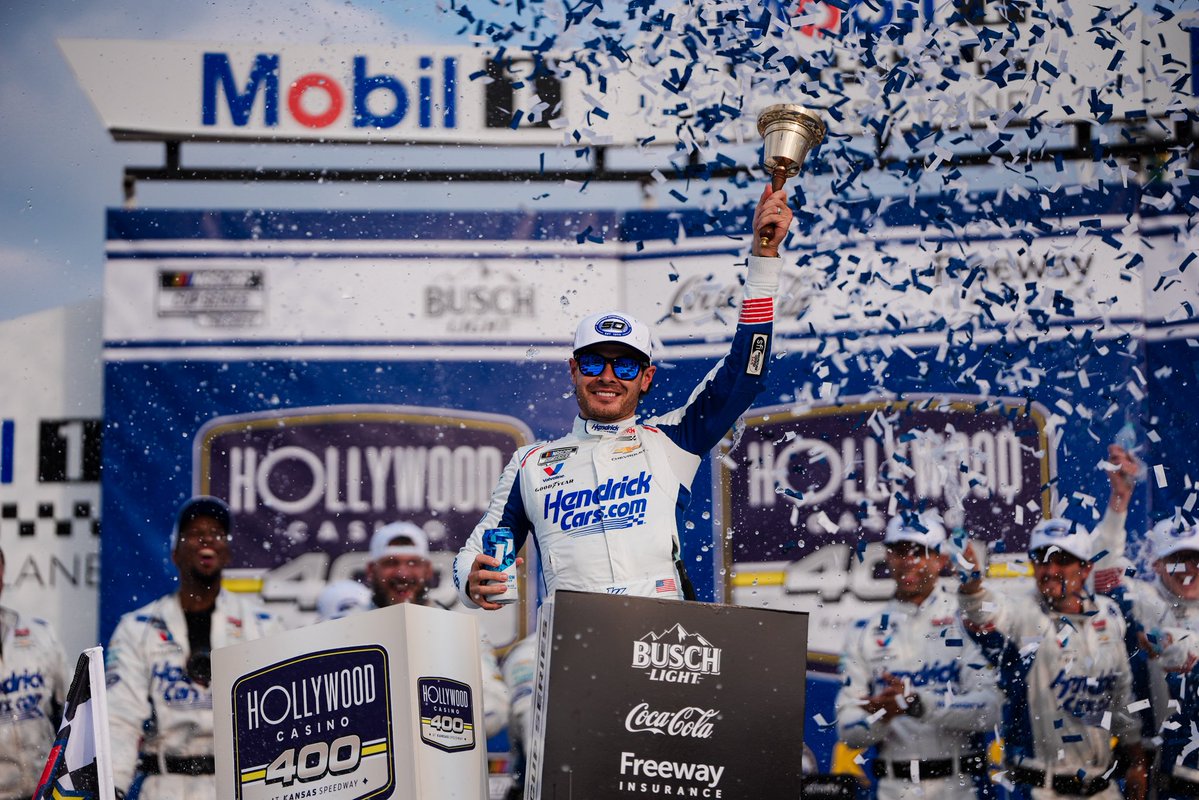 TeamHendrick's tweet photo. Ring the bell! 🔔 https://t.co/kdjKHln5Mk