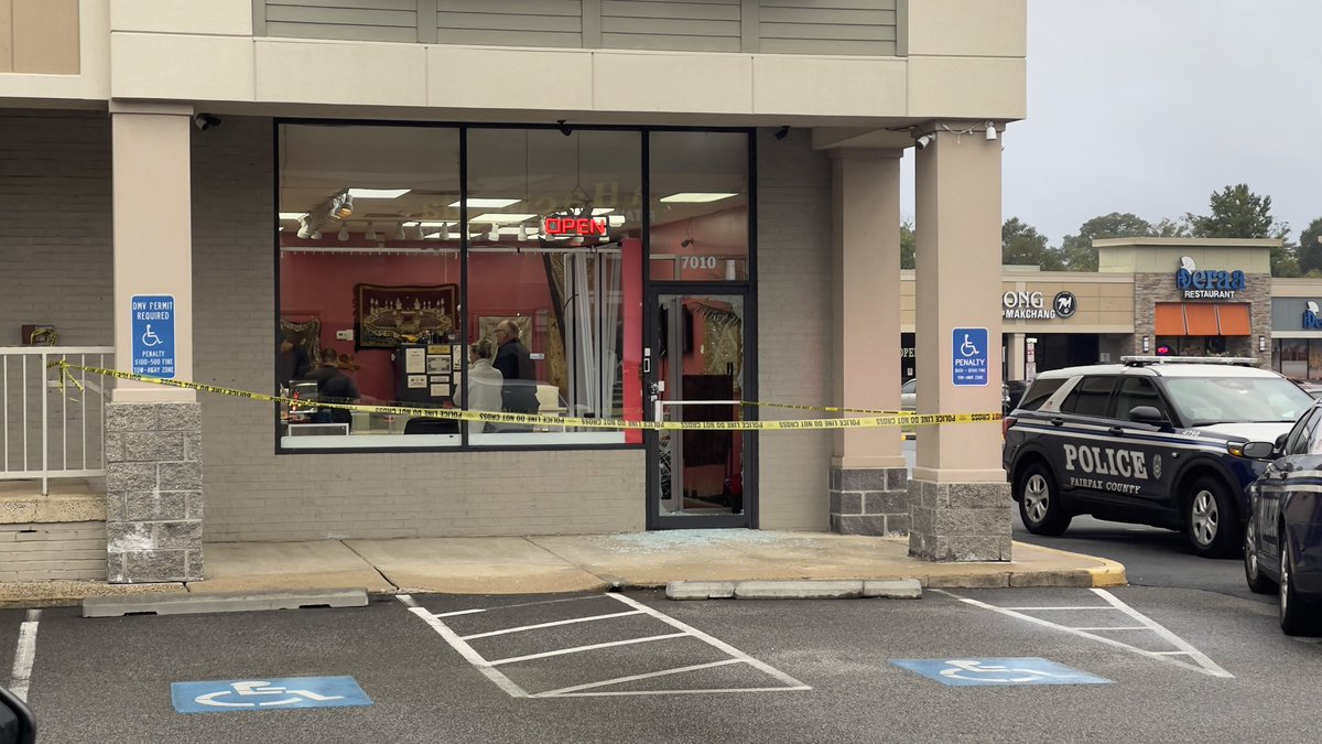 Romeo__NoVa's tweet photo. Dubai Jewelers was the target of this afternoon’s armed robbery. #NOVACrime #SpringfieldVA #FairfaxCounty https://t.co/jnhuBE54an