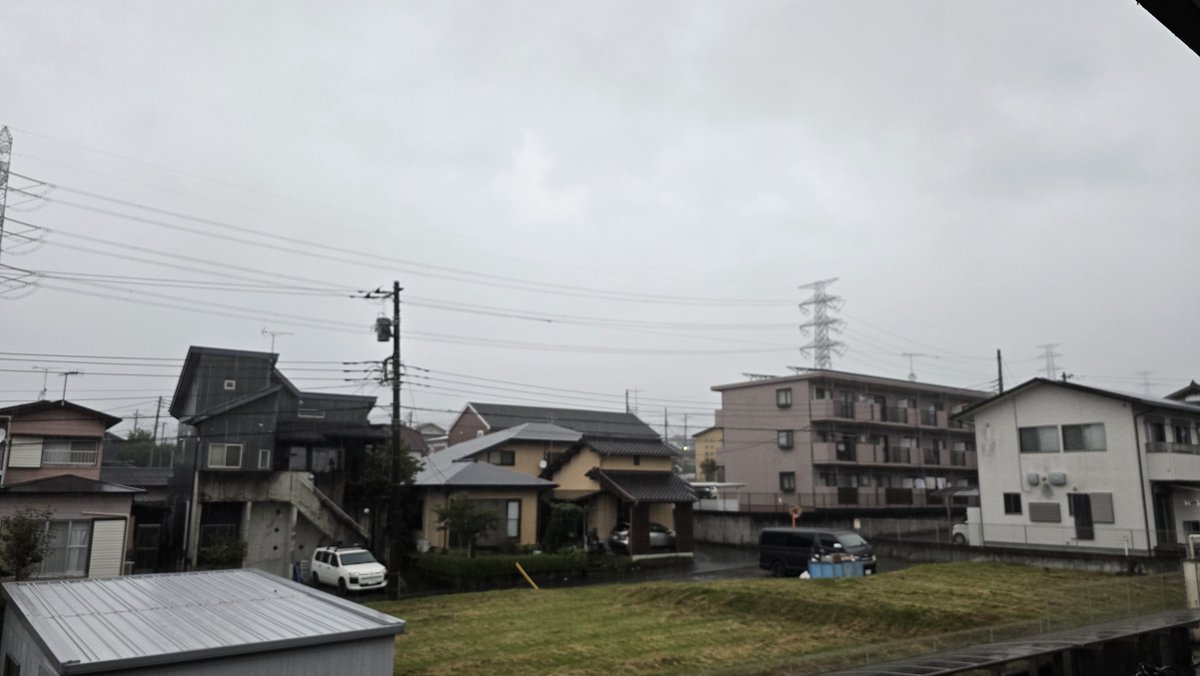 Fuji_syun_'s tweet photo. 朝富士おはようございます☕
めっちゃ雨降ってます🗻
かなり強い
ほんと旅行中の天気紙一重で噛み合って良かったです(*´-`)
台風の影響や日程変更もあるかと思ってて今日明日も有給とってましたがなんとかなったので有り難くのんびりだらだらしたいと思います～🍵 https://t.co/U1mksJsArB