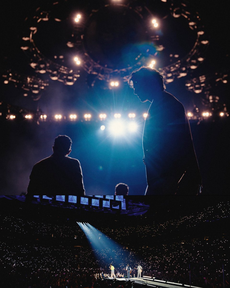 Jonas_DailyNews's tweet photo. Jonas Brothers via Instagram: BURNING UP FOR YOU NEW ENGLAND ❤️‍🔥

The best time kicking off The Burning Up Tour All Over Again with you in Boston and Manchester. Thank you for coming out and bringing the energy, we can’t wait to see more of you on this run. Toronto, you’re next ‼️ https://t.co/XNBp0Pv9bl