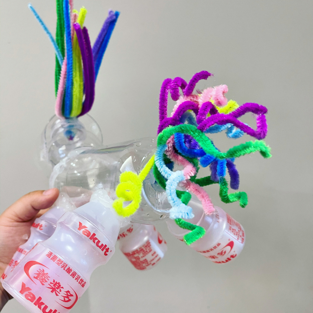 Jennsonvtw's tweet photo. Crea un llavero de goma eva en 5 minutos: solo necesitas tijeras, pintura y pegamento! Es ideal para decorar tus mochilas. https://t.co/rbCmb617cU
