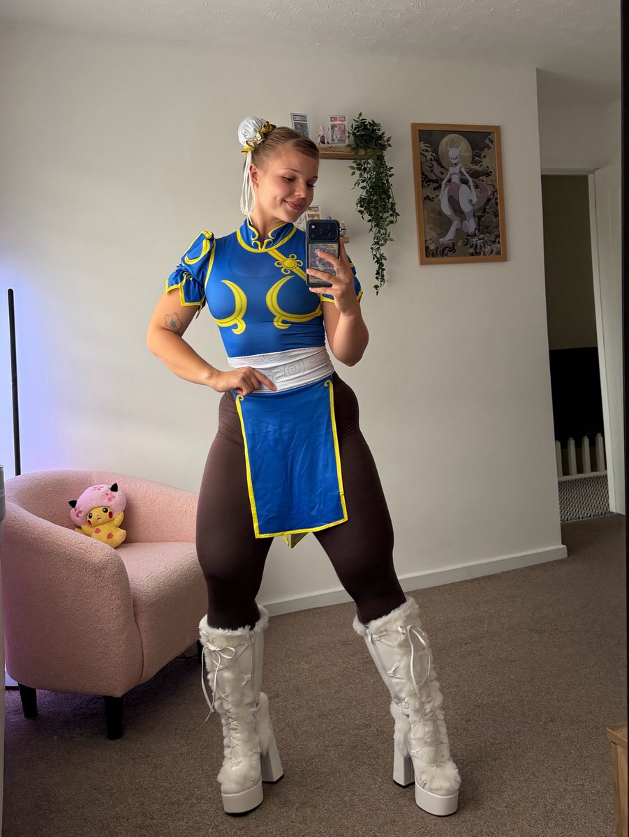 _mommymewtwo's tweet photo. lower body accurate Chun Li https://t.co/vtrwM8f97e