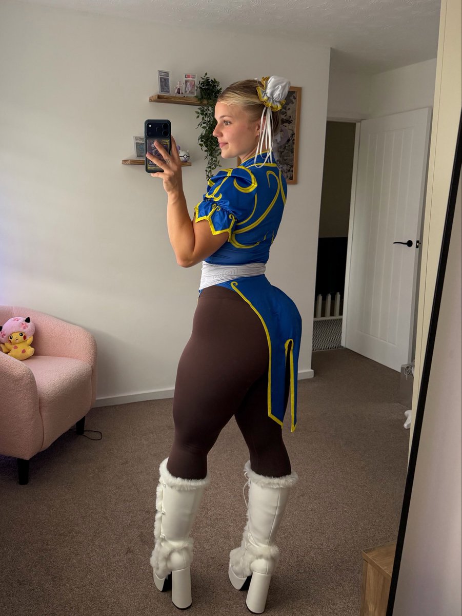_mommymewtwo's tweet photo. lower body accurate Chun Li https://t.co/vtrwM8f97e
