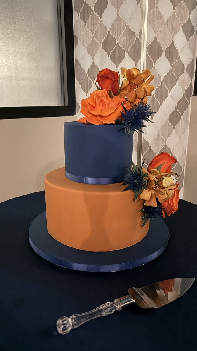 TheFamousFilms's tweet photo. Celebrated love last night. What a beautiful evening full of love , fun, tears and laughter. My first gay wedding celebrating my friends Jed and Derek!
 🧑‍❤️‍💋‍🧑🧡💙 https://t.co/7P6FsqXbIo