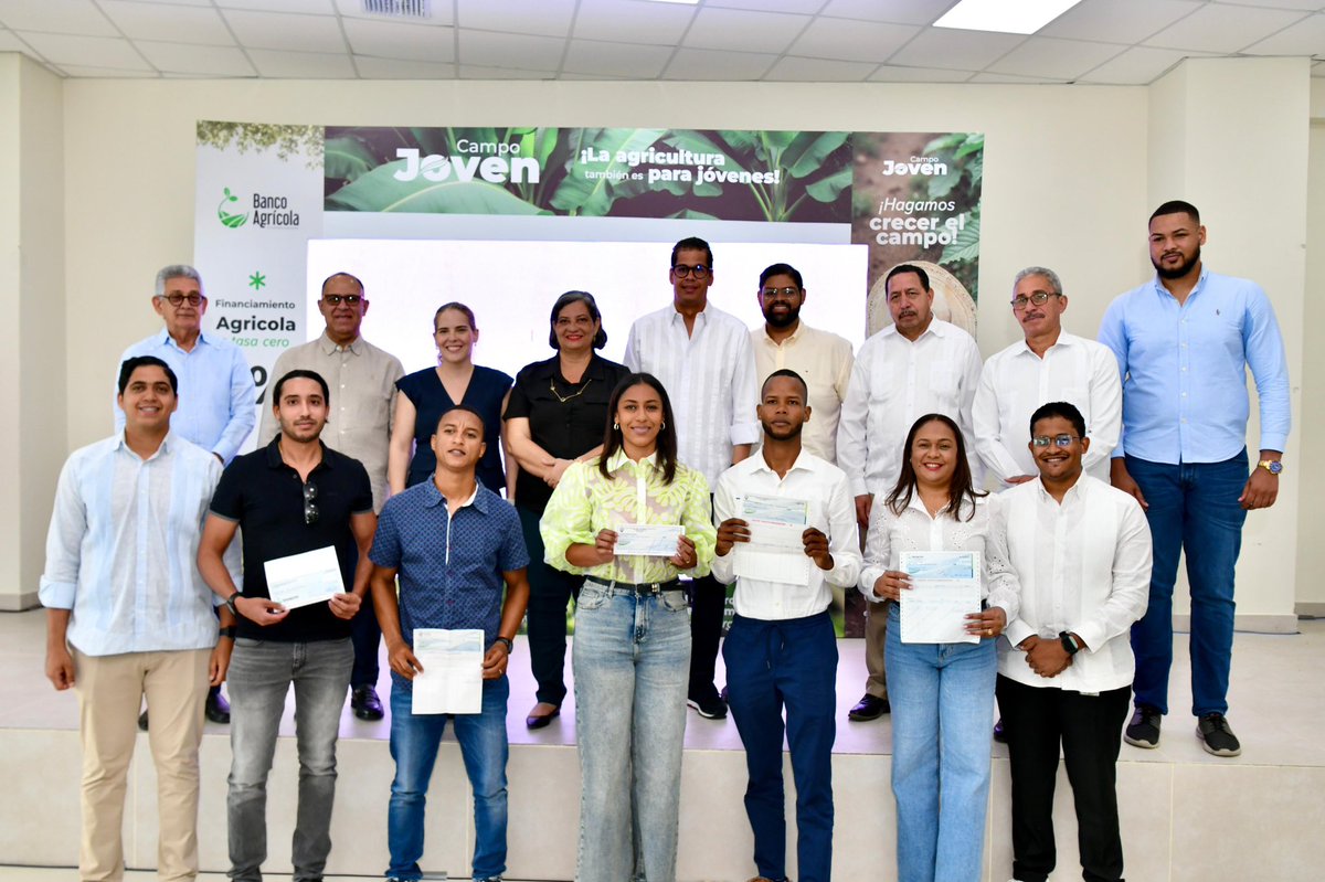 bagricolaRD's tweet photo. 🌱 ¡Campo Joven supera los RD$200 millones a tasa cero y respalda más de 400 proyectos agropecuarios!

En coordinación con @JuventudRD, entregamos cerca de RD$3 millones a jóvenes productores de Hato Mayor. Seguimos impulsando el relevo generacional. #CampoJoven https://t.co/zQjK9hOVNU