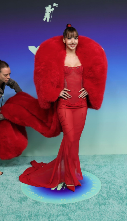 AboutMusicYT's tweet photo. Lisa has officially arrived at the VMAs. She is set to perform her new single, SaWaDika, later tonight. https://t.co/8hsDHWtBq7