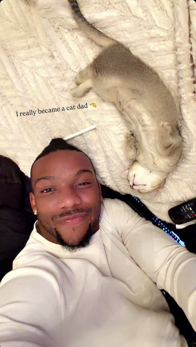 Cory_Mose's tweet photo. Bijan Robinson…new cat dad https://t.co/Lz1Fm3daKf