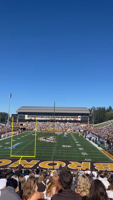 Image from Henry Ade (@henry_ade3)
