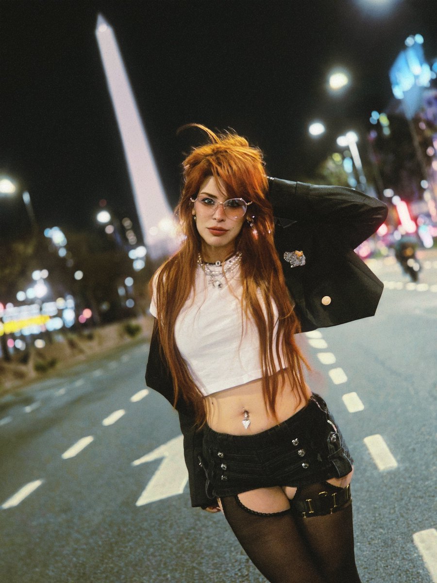 Candelavidal90's tweet photo. Buenas noches Bs. As. ✨️ https://t.co/DVweiDsZkl