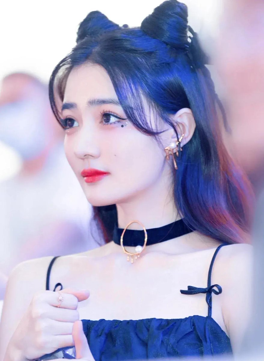 annyeon56053534's tweet photo. Feeling like a fresh makeup vibe, a confident pose, my bright smile, cool swim, and even a little laugh that spills like a sieve—all the good small joys today!， https://t.co/8ngJZ7Lkhr