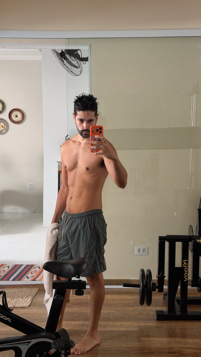 pluftnhoc's tweet photo. hoje teve piscininha https://t.co/ju2uy4pLPE