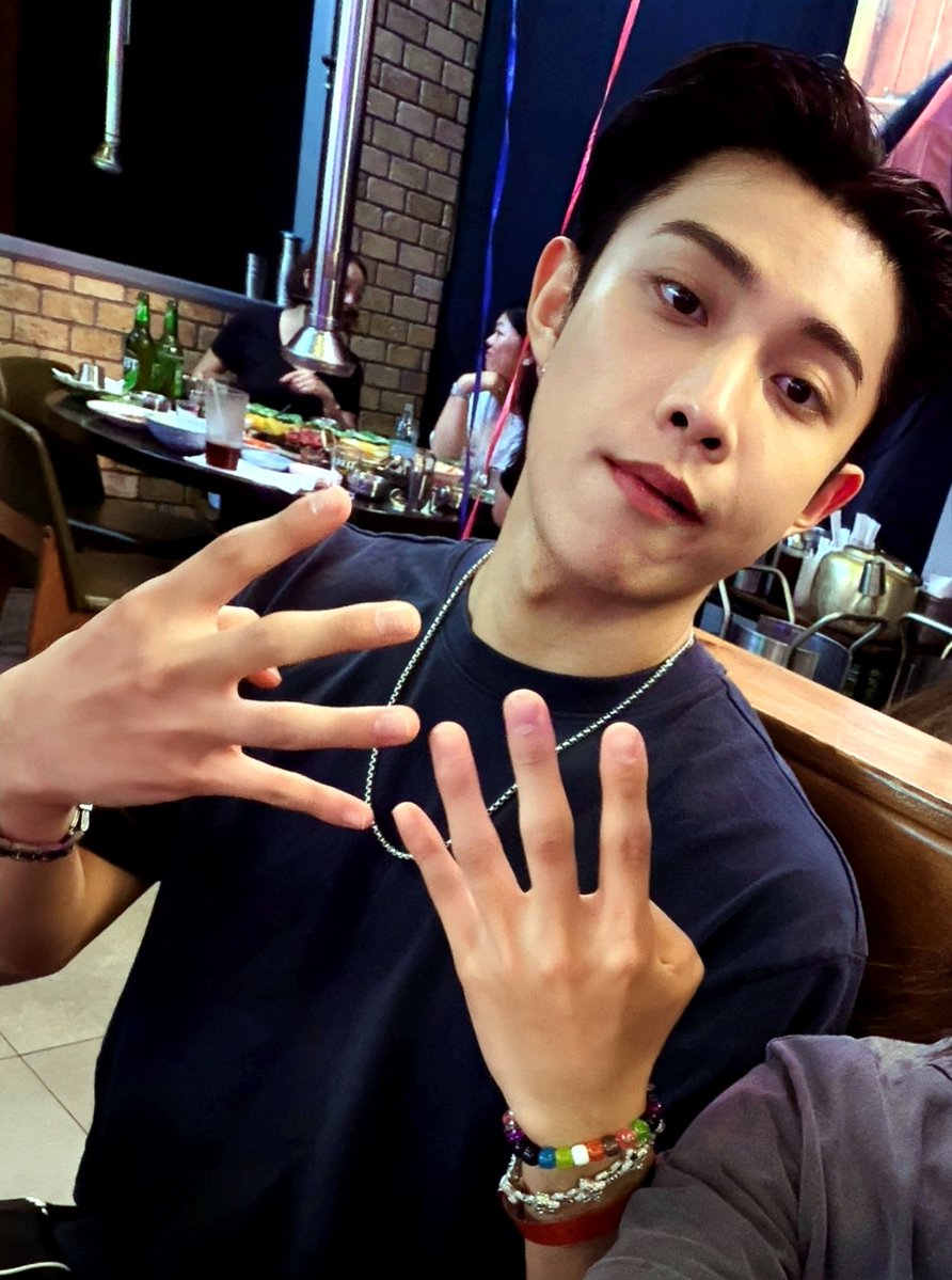 _eryul's tweet photo. Mature visual Ryul will never die https://t.co/lZoPK8BKHX