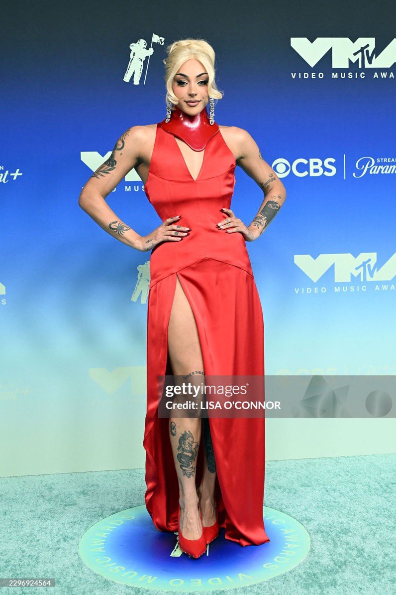 trackchartt's tweet photo. Há 5 anos atrás Pabllo Vittar brincou sobre estar no #vma e hoje ela realmente está lá. https://t.co/JiCJo49oQ0