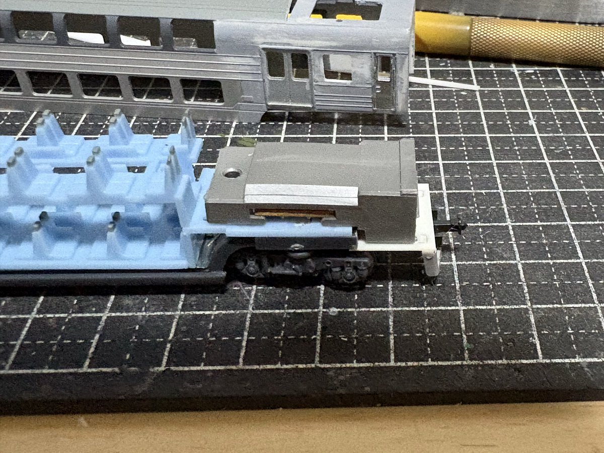 2Kusatu's tweet photo. 「クハ415-1901製作」
KATOの211系からライト��ニットを移植してライト点灯化させました。
いい感じです😁 https://t.co/SpLE4CREM7