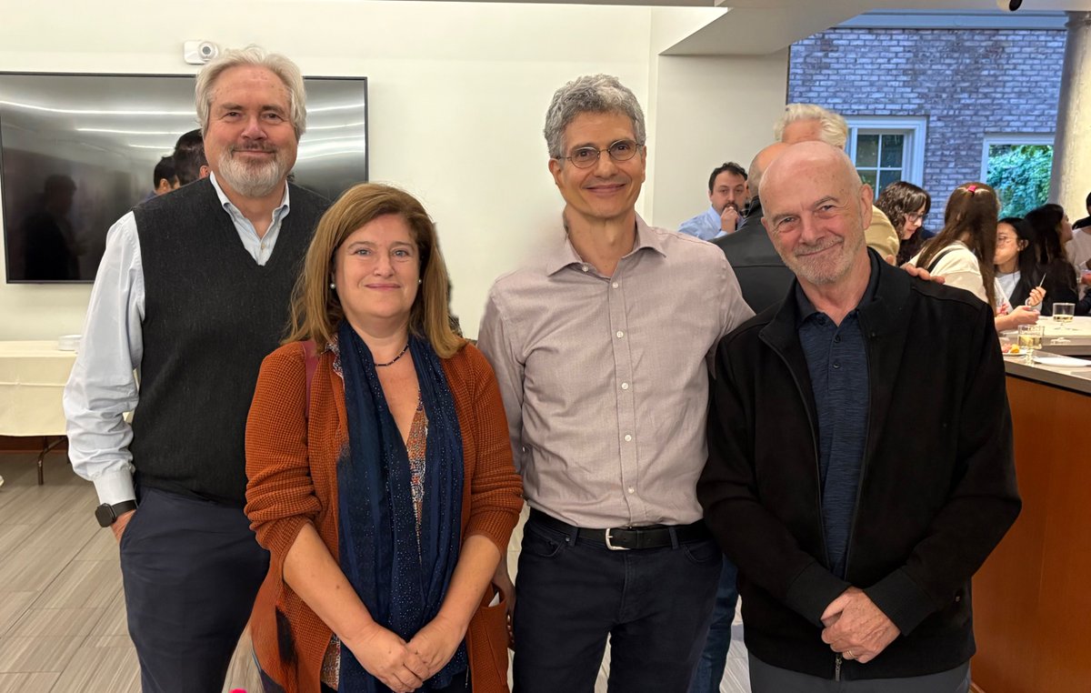 MarcoslabUr's tweet photo. 4️⃣ Edgar D #Tillyer Awardees at the @Optica_FVM in Rochester, @OpticaWorldwide . Left➡️right: David Williams, Susana Marcos, @EeroSimoncelli & Beau Watson, @cvsuor @ur_engineering @RochesterOptics @nyuniversity @FlatironInst @Apple @MarcoslabUr #visionscience🥇 https://t.co/Wg508rn2Pz