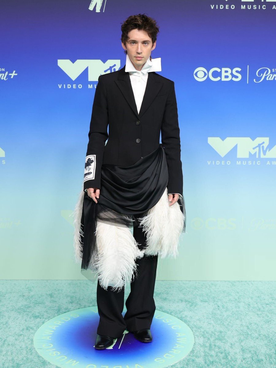 TheCut's tweet photo. And we're OFF 🚀 Tonight, the big-wigs in the music biz are congregating at the Peacock Theater in Los Angeles for the 2026 MTV #VMAs, an evening that is historically filled with shenanigans and downright strange red carpet fashion (remember the meat dress?)

Naturally, we’re rounding up the best, worst, and weirdest looks of the night. Keep up: https://t.co/EV4jtCnvjo