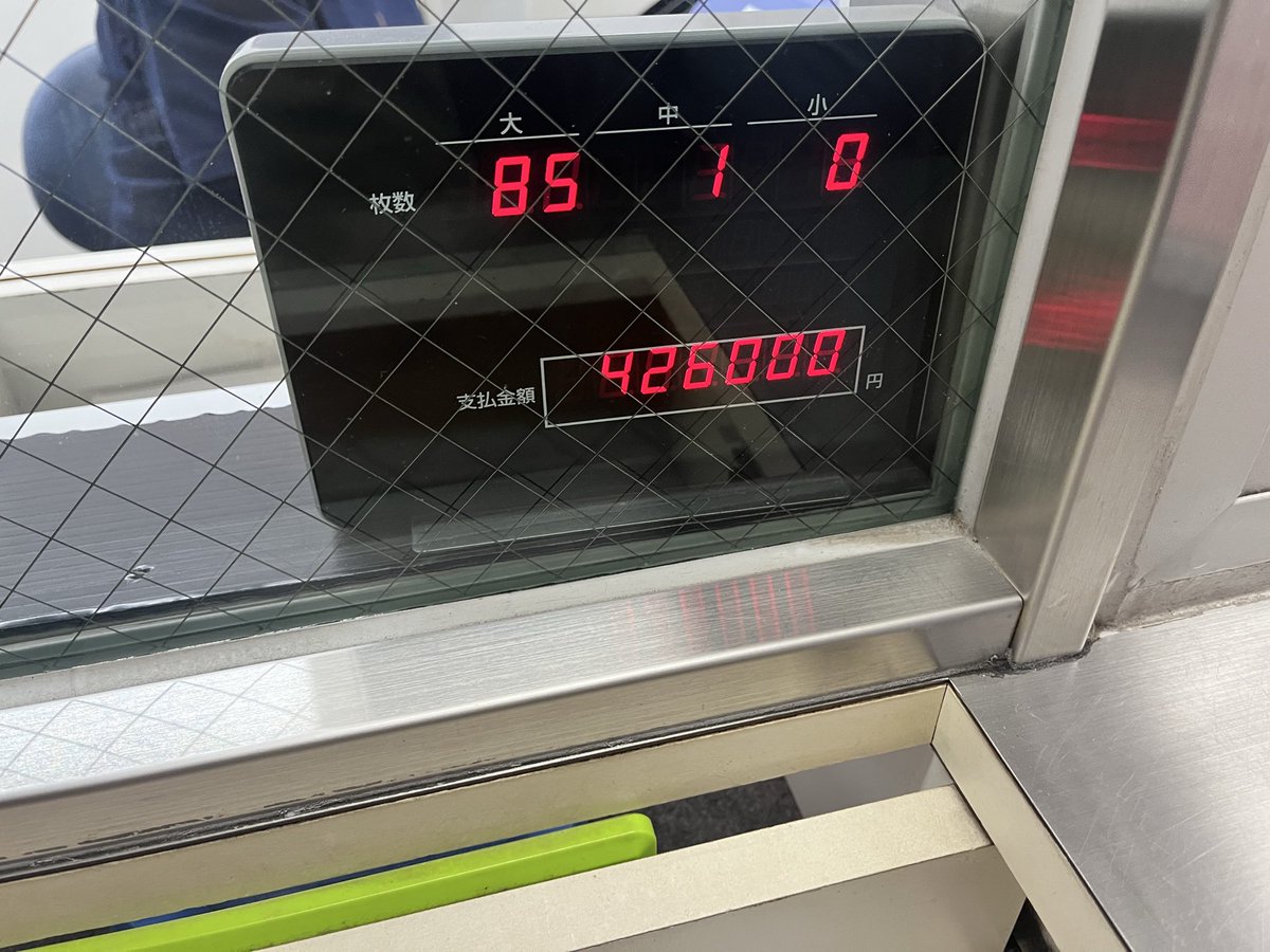 debtman6's tweet photo. ツレ打ちでまさかの並び万枚達成。
人生2回目の万枚、ツレ打ちでは初体験。
＃スロット
＃万枚
＃sao2 https://t.co/thKFRHv2Vd