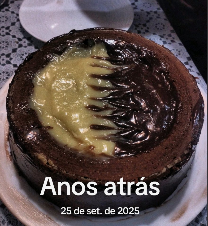 Flawer_kk's tweet photo. Eu do passado fazendo vontade no meu eu de agora com o bolo que ele eu fez fiz https://t.co/QIMlTabYA1