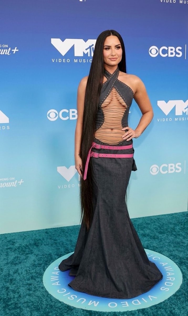 demismonarchy's tweet photo. Demi Lovato stuns at the 2026 #vmas blue carpet. https://t.co/pjeNHQIGcQ