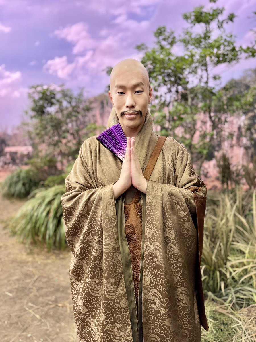 RyotaroSakaguTw's tweet photo. 磐覚さまの「ひとり阿修羅」や「ぶちギレ金剛力士」にも気づいていただき嬉しいです。
ちなみに一番初めは「弥勒如来坐像」のお姿です。両脇に控える無著と世親菩薩立像の佇まいも参考にいたしました。合掌。#豊臣兄弟 https://t.co/0xjwxdmBT1