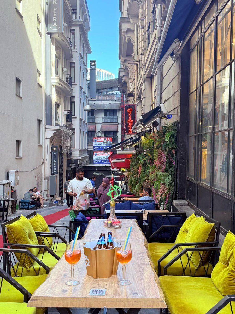 AngelikaBugof's tweet photo. Found this vibrant street corner filled with tiny surprises today—simple moments hit different. https://t.co/ylfeyZbd5Y