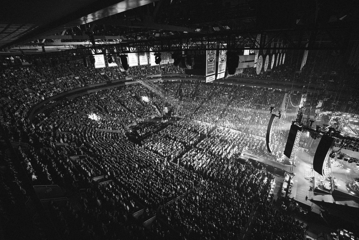 jonasbrothers's tweet photo. BURNING UP FOR YOU NEW ENGLAND ❤️‍🔥
The best time kicking off The Burning Up Tour All Over Again with you in Boston and Manchester https://t.co/V9u36rb4lo