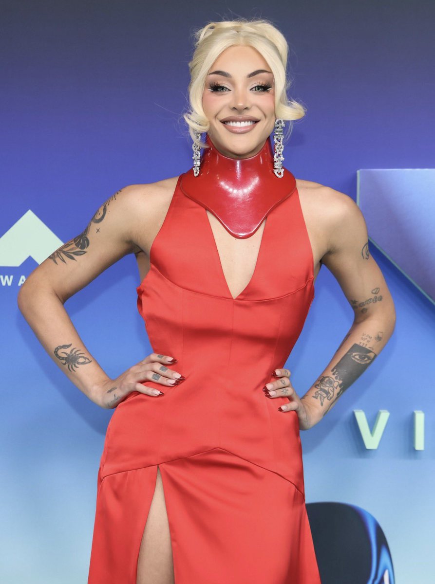 lepenitter's tweet photo. RAINHAS DO POP BR EM ANO POLÍTICO #VMA 🇧🇷

   Anitta 2022:             Pabllo Vittar 2026: https://t.co/tv5Jlt4XvR