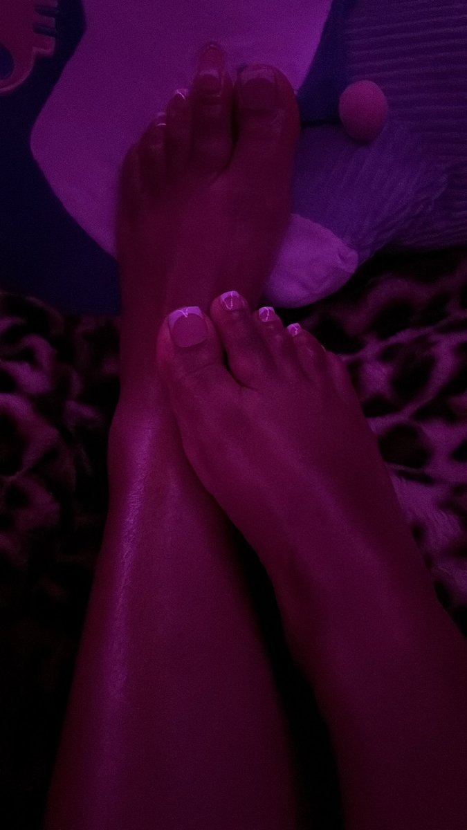 milkydeww's tweet photo. pretty toes makes you weak ! 🐾 https://t.co/vsLN3WUzHM