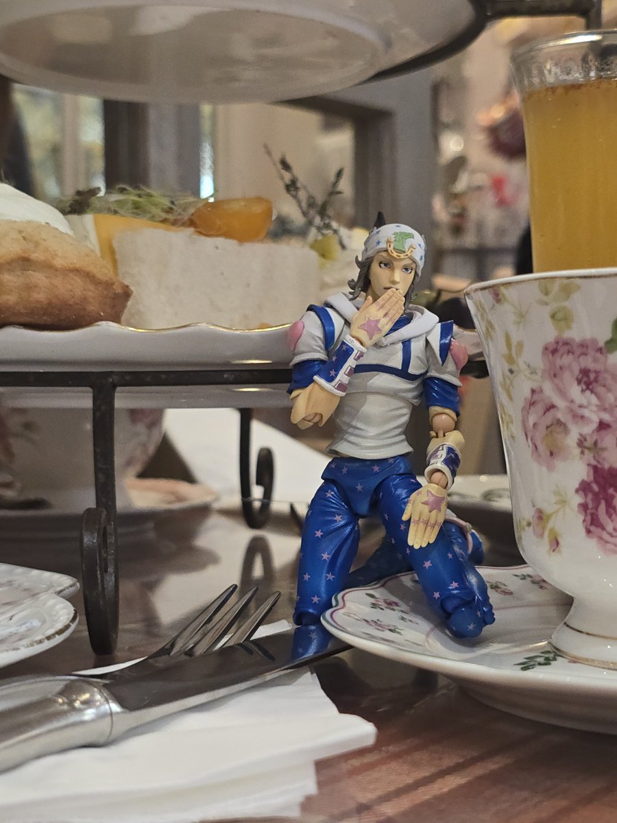 slwdncr's tweet photo. joni tea time https://t.co/hb7GSicoZn