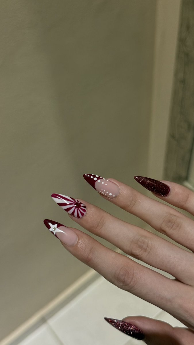 lulavoragine's tweet photo. creo que son las uñas más lindas q me hice en toda mi vida https://t.co/kaTZuYZmx2
