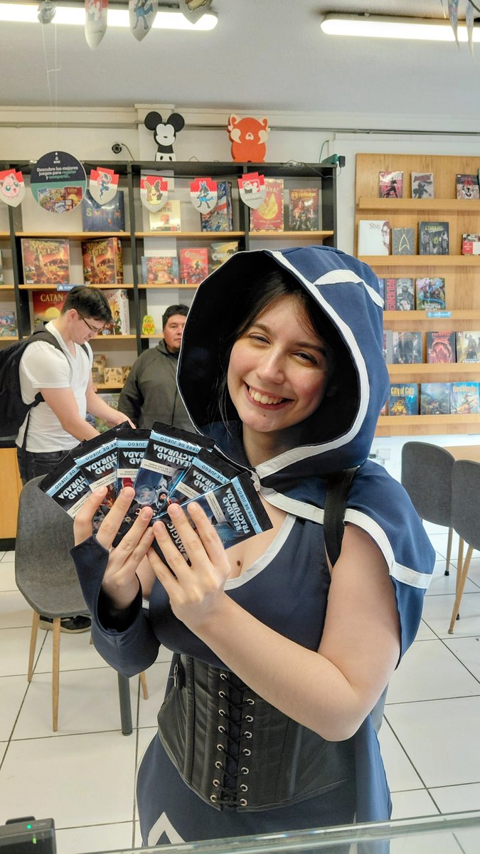 MagicsurChile's tweet photo. Campeones del Prerelease #2 en Magicsur Chile

#RealityFracture #magicthegathering  #mtgchile https://t.co/gVgLanFfQm