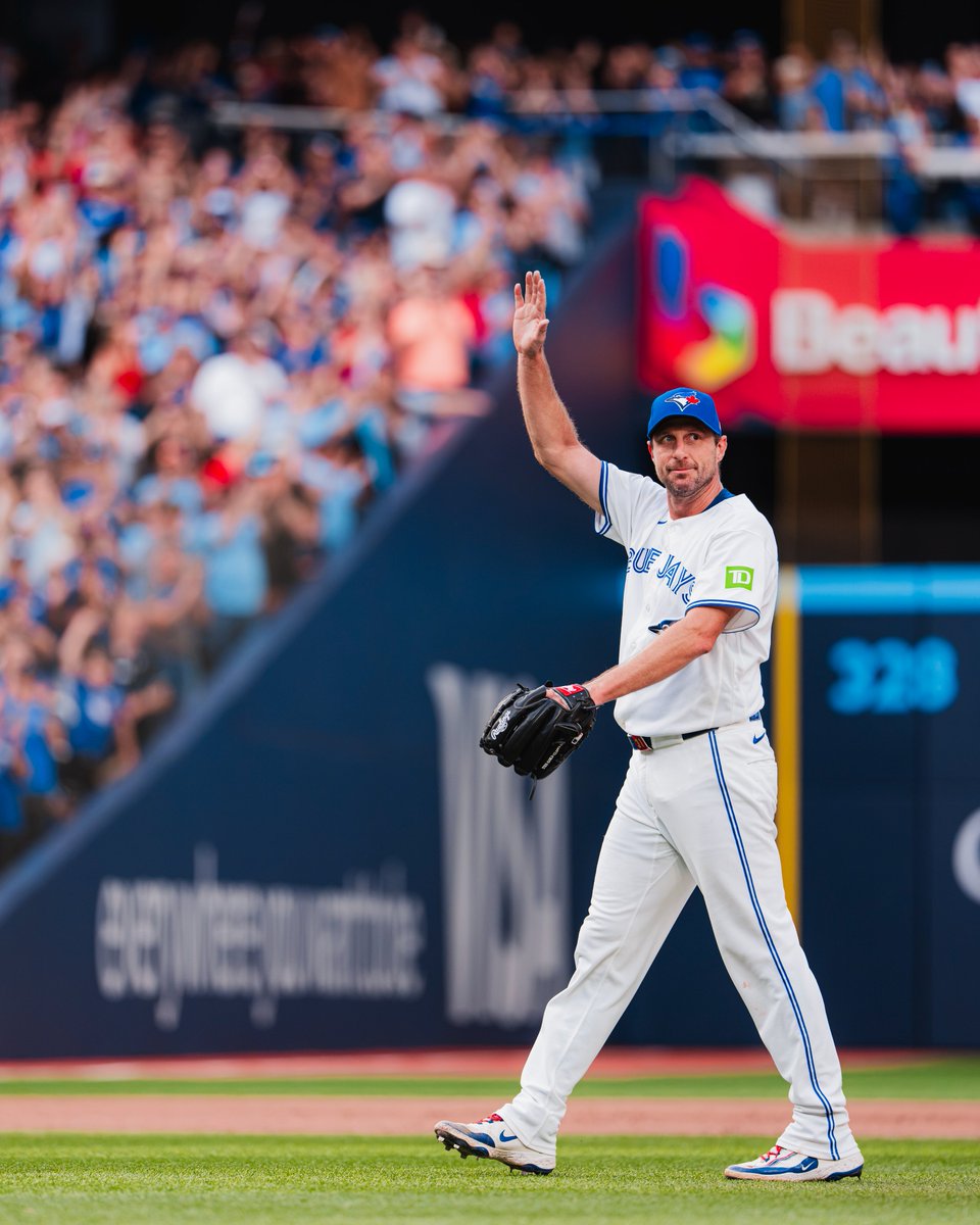 BlueJays's tweet photo. Game 1 or 162. 
Season 1 or 19. 

Max effort. Max intensity. Max LOVE 💙 https://t.co/aint87TwSp