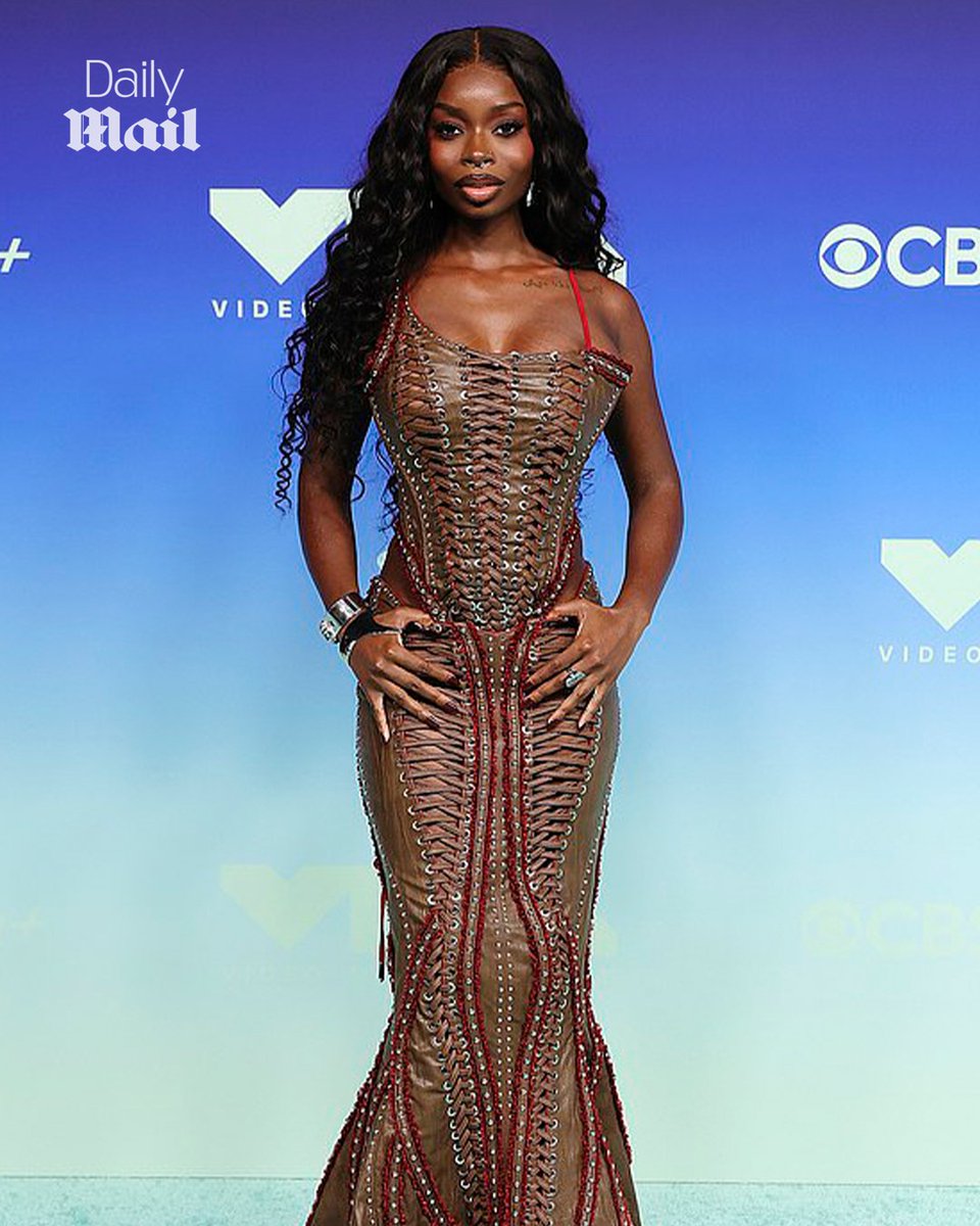DailyMailCeleb's tweet photo. Love Island's Olandria (@LashaeAsh) stuns in a brown leather corseted gown at the MTV Video Music Awards. ✨ https://t.co/nVs8UhFdAS