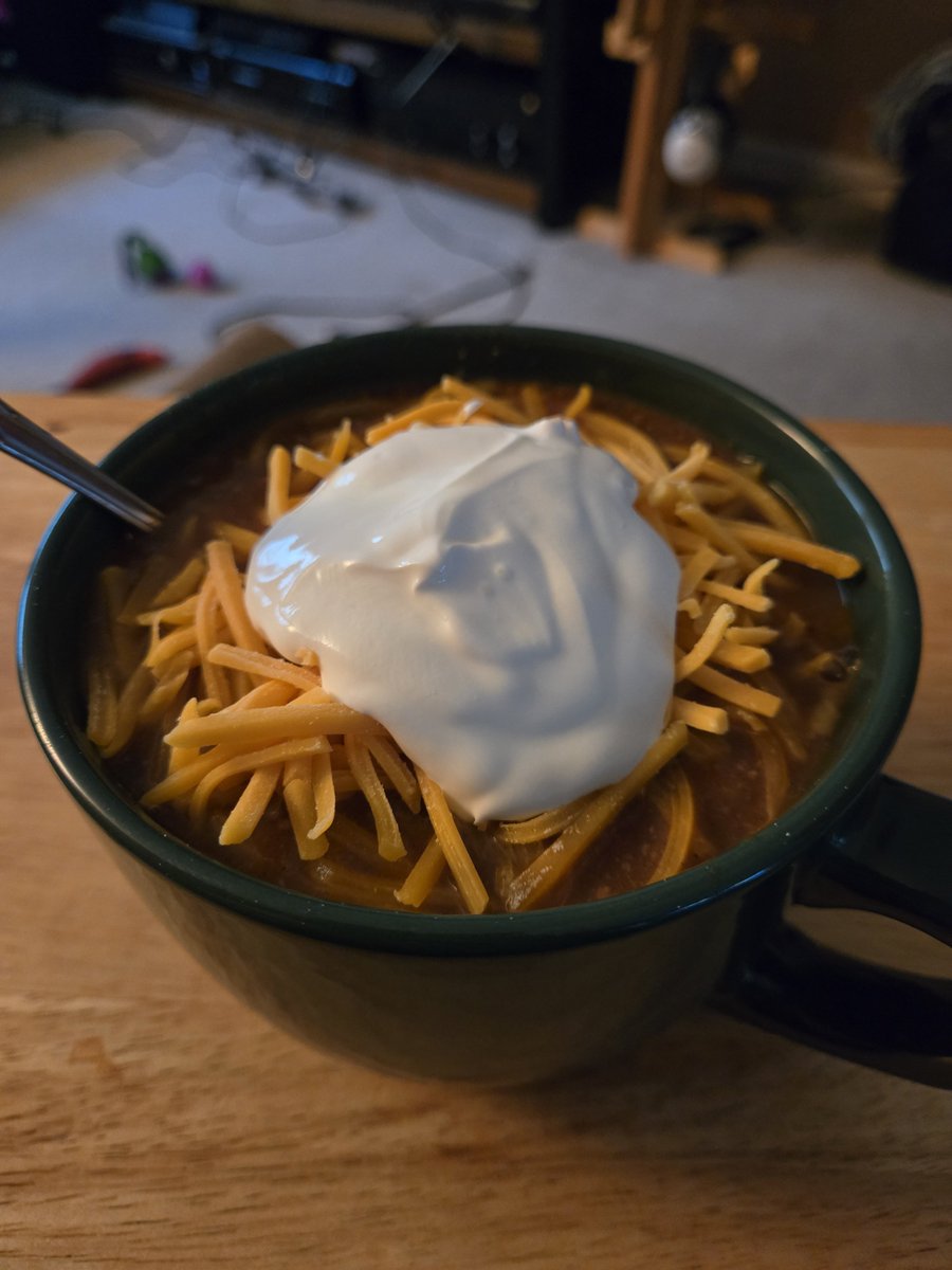 CYBRSOLDR1's tweet photo. #amiyum Turkey chili con carne. I started it early this morning and let it simmer all day long . Nice comfort food 😋 https://t.co/PtLyqNm7Fo