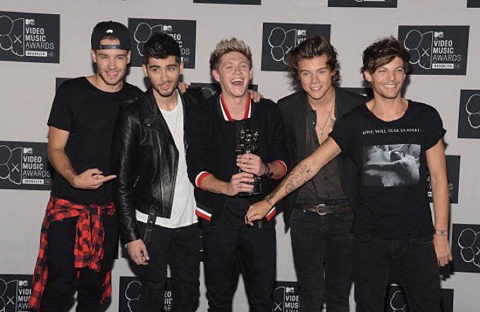 payno_foreever's tweet photo. 2013 vmas, you will always be famous. https://t.co/YGgGk5TyaR