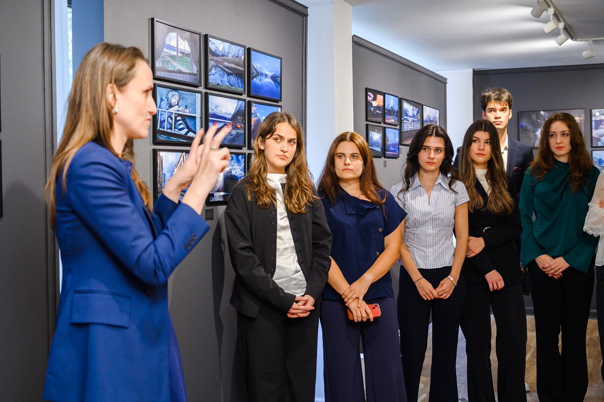oana_toiu's tweet photo. All our work creates one thing: The future. 

It depends on them and on the decisions we take globally, so their voice needs to be heard.

We met with Romanian students at @nyuniversity and @Columbia at @RomaniaNY so we also had the chance to visit the exhibition on @CristianMungiu Fjord, out Oscar nominee movie. 

They had the best questions in town.

#RO #proud