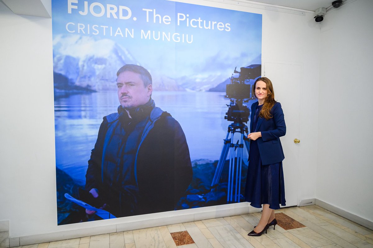 oana_toiu's tweet photo. All our work creates one thing: The future. 

It depends on them and on the decisions we take globally, so their voice needs to be heard.

We met with Romanian students at @nyuniversity and @Columbia at @RomaniaNY so we also had the chance to visit the exhibition on @CristianMungiu Fjord, out Oscar nominee movie. 

They had the best questions in town.

#RO #proud