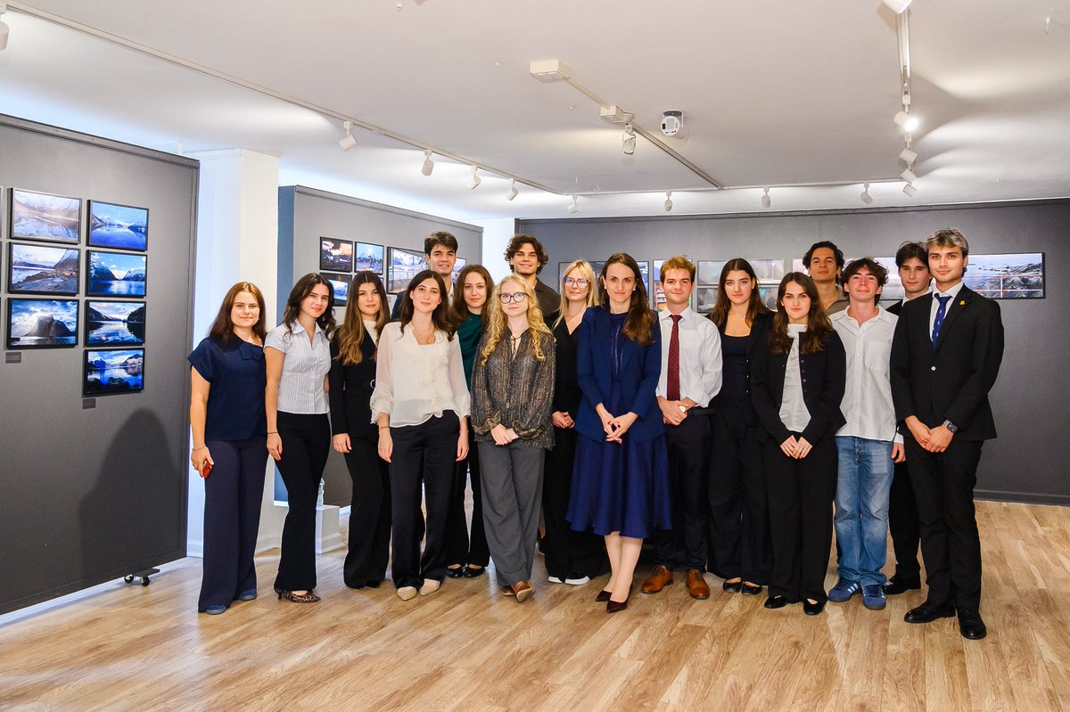 oana_toiu's tweet photo. All our work creates one thing: The future. 

It depends on them and on the decisions we take globally, so their voice needs to be heard.

We met with Romanian students at @nyuniversity and @Columbia at @RomaniaNY so we also had the chance to visit the exhibition on @CristianMungiu Fjord, out Oscar nominee movie. 

They had the best questions in town.

#RO #proud