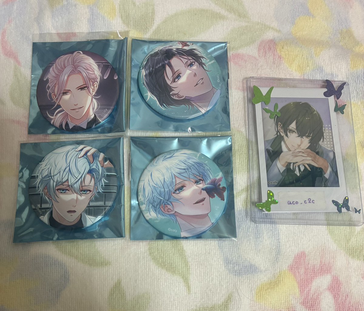 aco_c2c's tweet photo. 【交換•譲渡】スタマイ UCC 第二弾 A 缶バッジ

譲：由井、カナメ、宮瀬

求：右画像の誠＞SD以外の異種缶バッジ 誠＝定価+送料

郵送希望

異種交換について
SD以外であれば基本的に問題ないかと思いますが、一部在庫過多があるのでお断りすることがあります。ご了承ください。 https://t.co/5A0j2aCPce