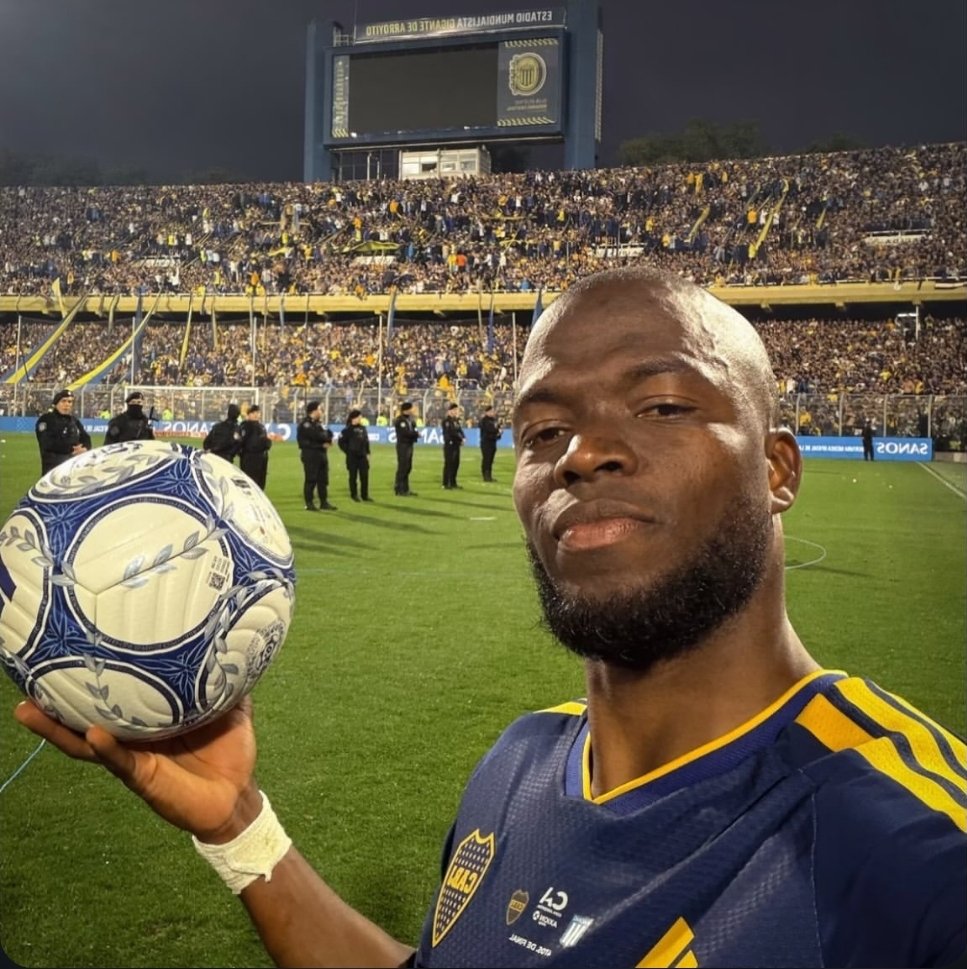 gabo_cdm's tweet photo. El popular chota larga 💙💛💙 https://t.co/Sz4CX3y0Vo