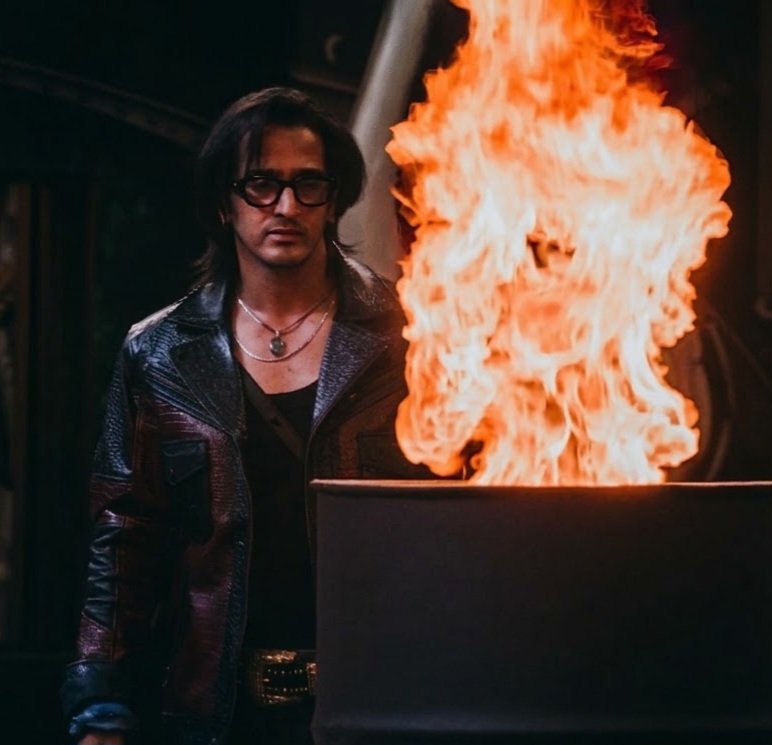 gkhanl0d's tweet photo. Fire ha Fire 🔥🔥🔥
@qazitouqeerr #Qazi_touqeer
#biggboss20 #bb20 https://t.co/w4aWYhuKbh