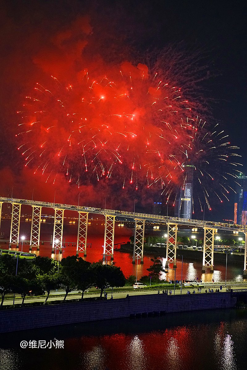 Candelariao9j's tweet photo. Feliz Día de la Independencia!  Que el fuegos artificiales iluminen tus sueos y la unión nos haga más fuertes! ， https://t.co/DgvwGmaTRl