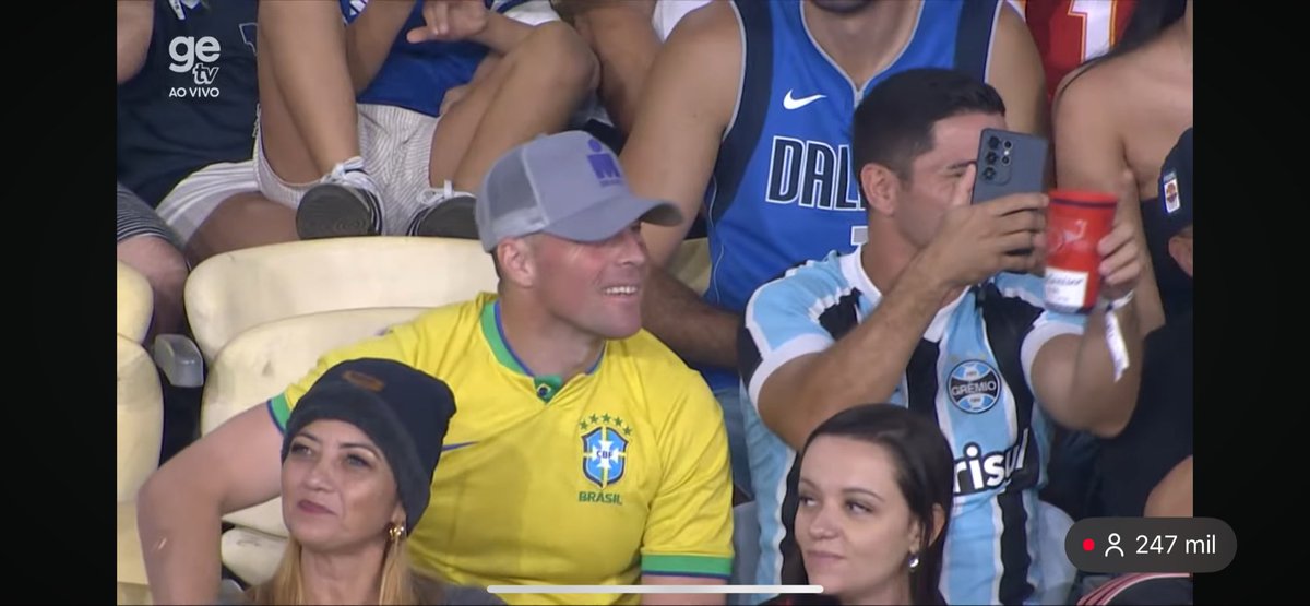 henryfoltzz's tweet photo. Onde você for, ele estará lá. Vamo @Gremio 

#NFLnoSportv https://t.co/qjnXWFieLQ