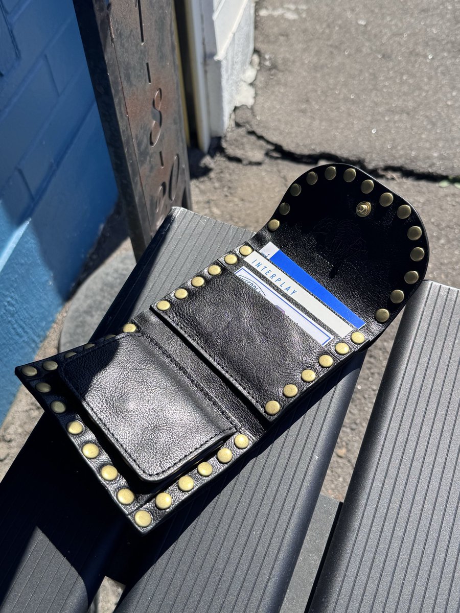 interplay_news's tweet photo. #RUTHLESS 
NEW ARRIVALS.
 
"巣3Fold Wallet"
[COW LEATHER]
¥25,000-
古き良き時代を思わせる、
牛革を使用したバイカーズウォレット🏍️🔥

https://t.co/tnidbEQxUH https://t.co/4pCbRbqk1J
