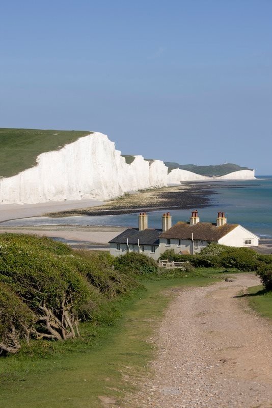 echoesofworld's tweet photo. Seven Sisters Cliffs https://t.co/W6AMI3peZ4