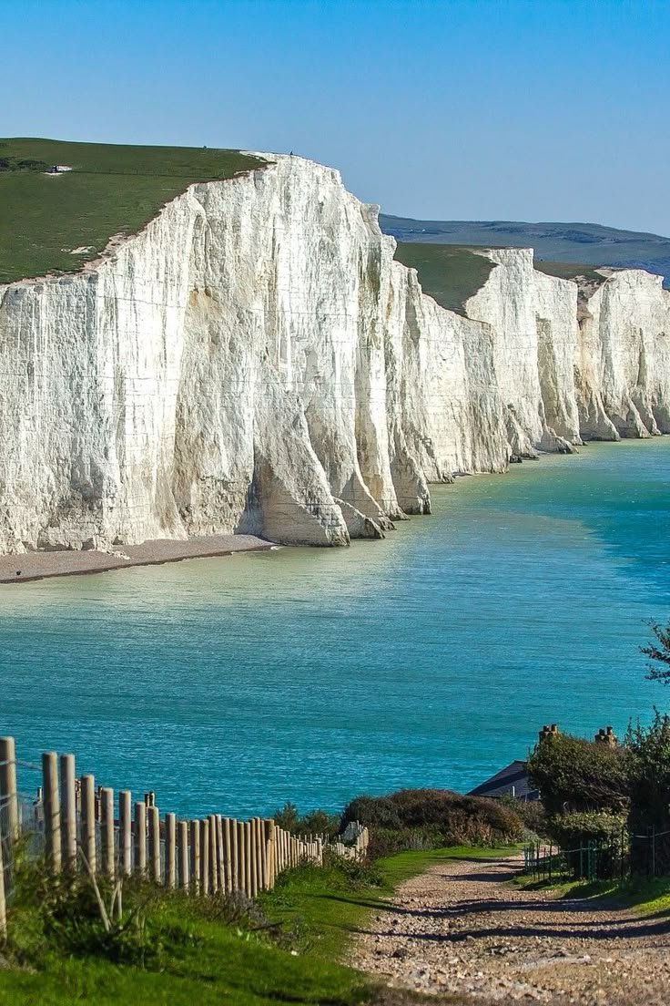 echoesofworld's tweet photo. Seven Sisters Cliffs https://t.co/W6AMI3peZ4