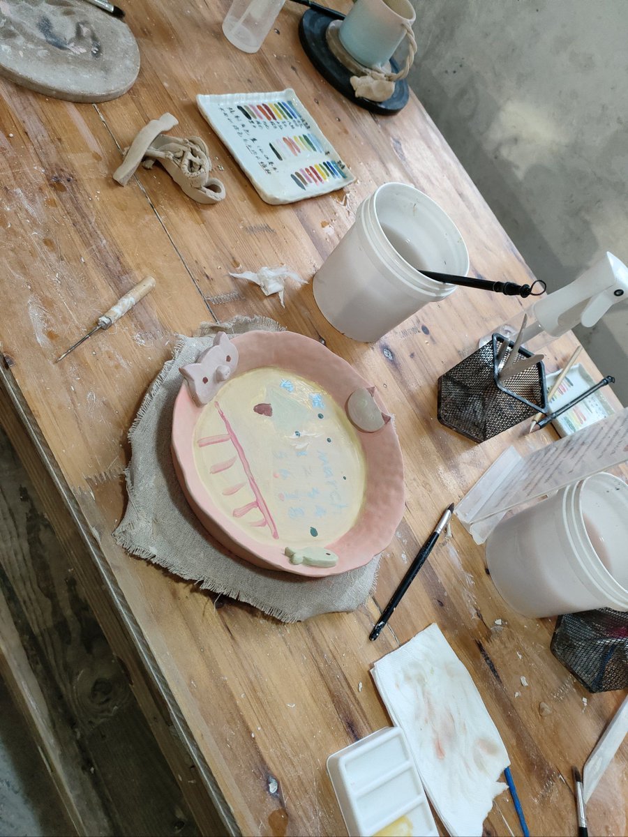 Charlene5w11's tweet photo. [Hoy creé un portavasos decorativo con cerámica reciclada! Solo necesitas pintar, cortar y pegar, un proyecto super fácil y rápido para reciclar materiales. #DIYManualidades]， https://t.co/TC1LhNLJJg